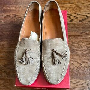Vtg Salvatore Ferragamo “Persus”taupe suede calf slip on loafers / Original box
